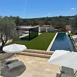 Mirror Trullo And Mirror House * أوستوني