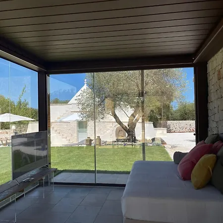 Mirror Trullo And Mirror House Остуни